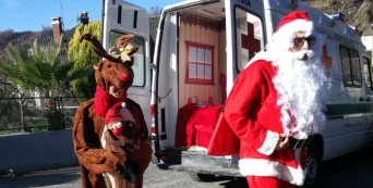 Crianças dos concelhos afectados pelos fogos recebem visita da ambulância mágica do Natal