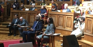 Responsáveis da CV da Finlândia e do Quénia Recebem Prémio Norte-Sul, Maio 2018